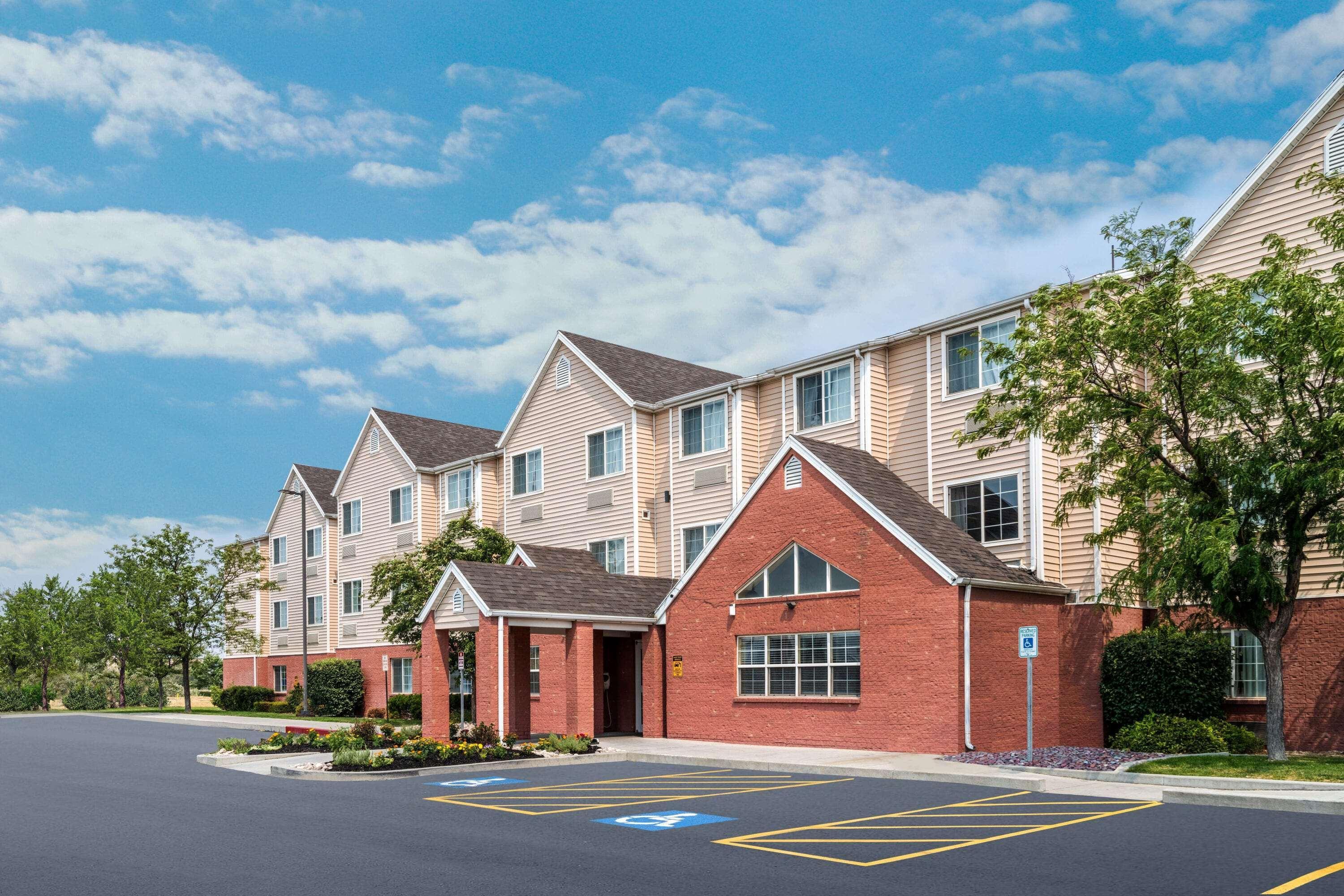 Microtel Inn & Suites By Wyndham Salt Lake City Airport Exterior foto
